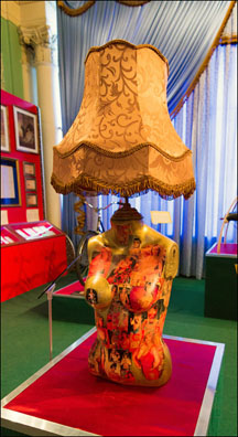 lampa w muzeum